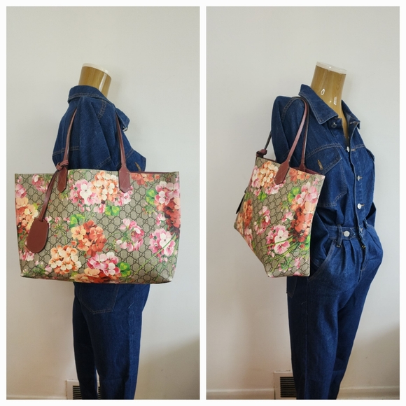 Gucci Handbags - GUCCI GG Supreme Blooms Reversible Tote Bag